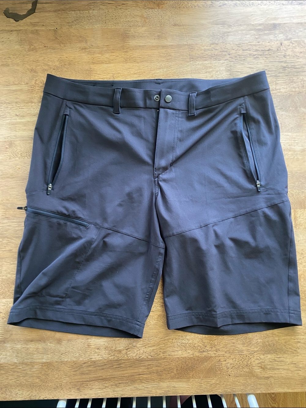 Patagonia Terravia trail 10” shorts black/gray men’s 34. NWOT. - Picture 2 of 7